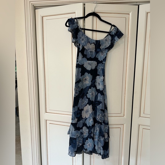Reformation Odessa Dress in Fontaine (19) - Picture 4 of 8